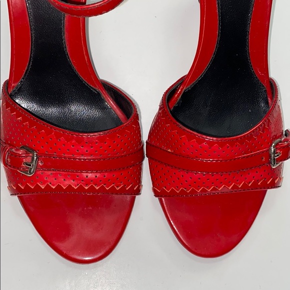 Fendi Red open toe heels with adjustable straps - Picture 4 of 13